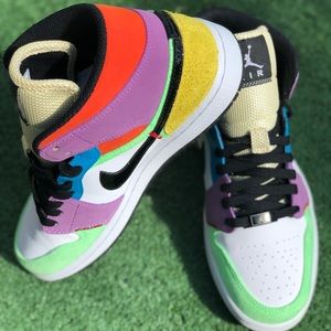 Women’s Air Jordan 1 MID SE “Lightblub” Sneaker